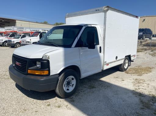 Camion usagé avec fourgon 2012 10 pi à vendre