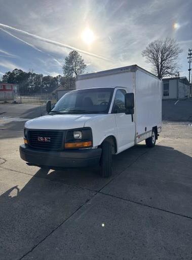 Camion usagé avec fourgon 2013 10 pi à vendre