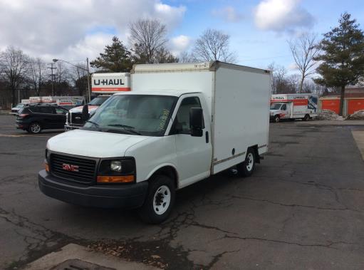 Camion usagé avec fourgon 2011 10 pi à vendre