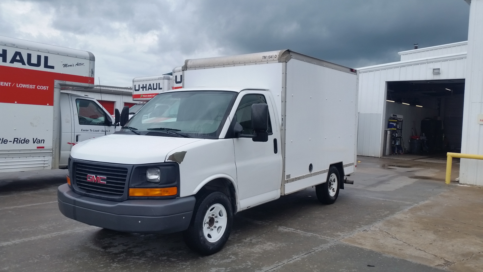 2010 10' Box Truck for Sale in Muskogee, OK 74403 UHaul