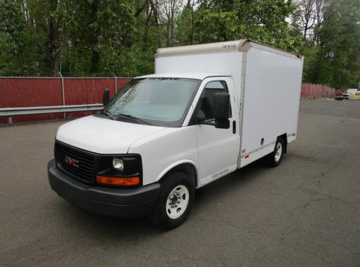 Camión con caja de 201310 ft usado a la venta