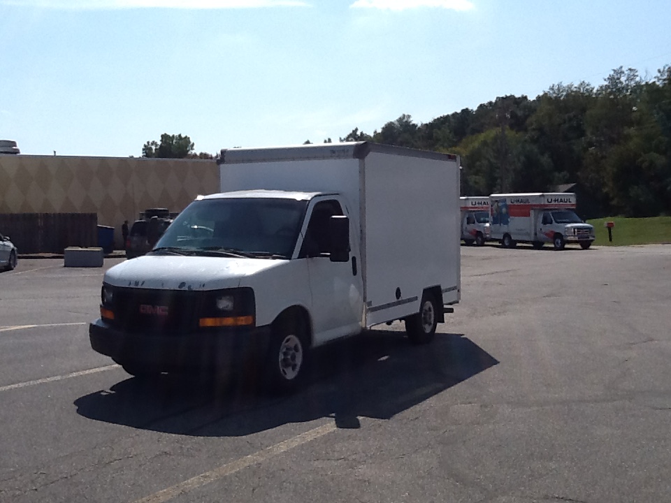 Camion usagé avec fourgon 2012 10 pi à vendre