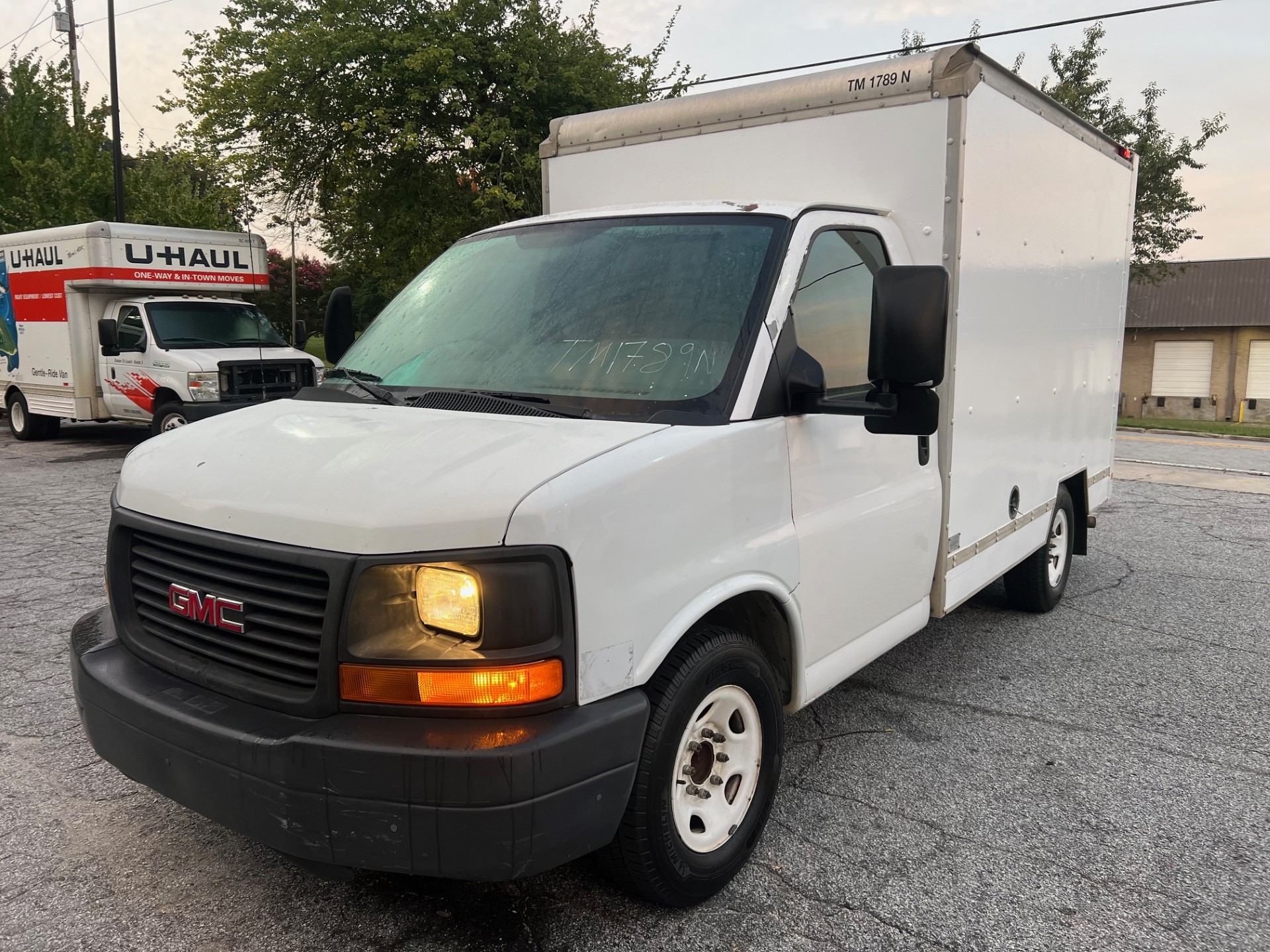 Used 2011 10 ' Box Truck for sale