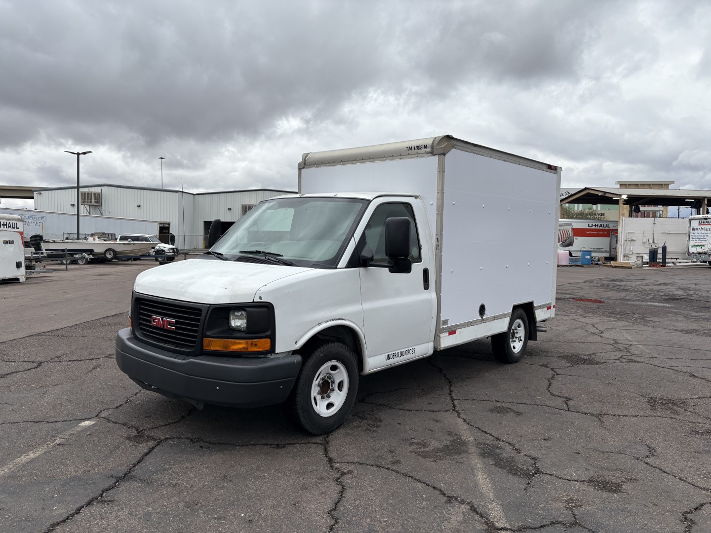 Camión con caja de 201110 ft usado a la venta