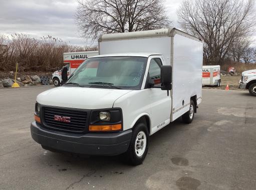 Camion usagé avec fourgon 2013 10 pi à vendre