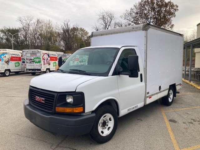 Camion usagé avec fourgon 2013 10 pi à vendre