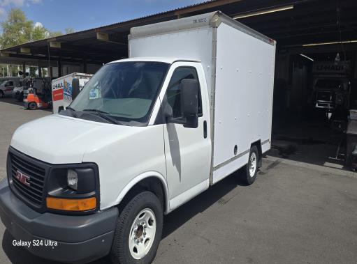 Used 2013 10 ' Box Truck for sale