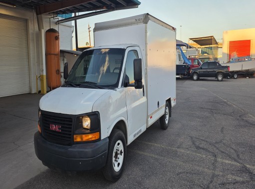 Used 2011 10 ' Box Truck for sale