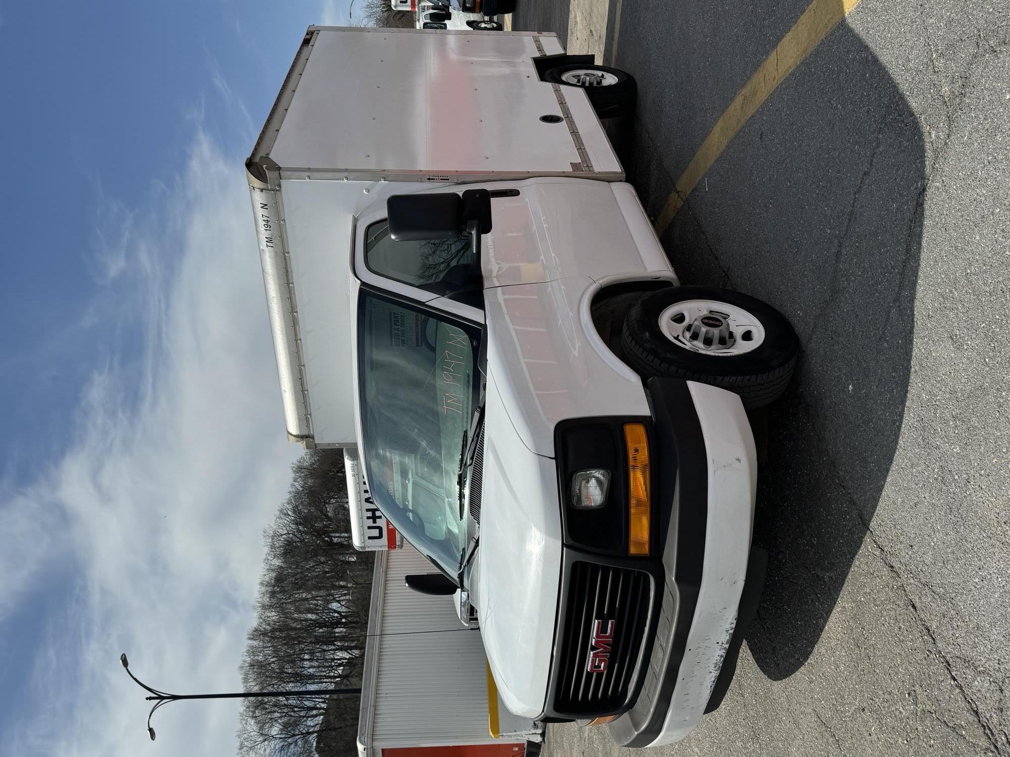 Camión con caja de 10 ft 2011 a la venta en Hyattsville, MD 20785 U