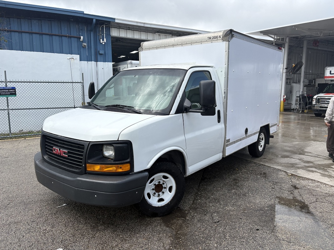 Used 2011 10 ' Box Truck for sale