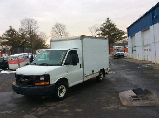 Camion usagé avec fourgon 2011 10 pi à vendre