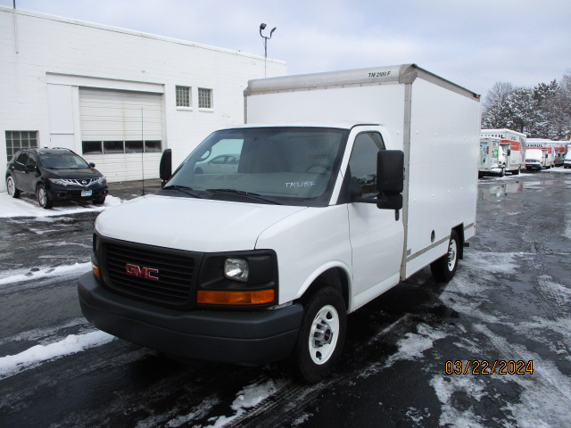 Camion usagé avec fourgon 2012 10 pi à vendre