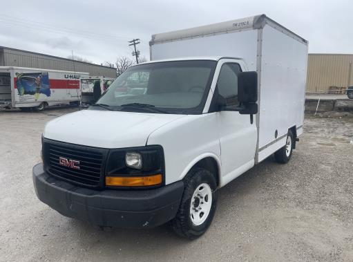 Camion usagé avec fourgon 2013 10 pi à vendre
