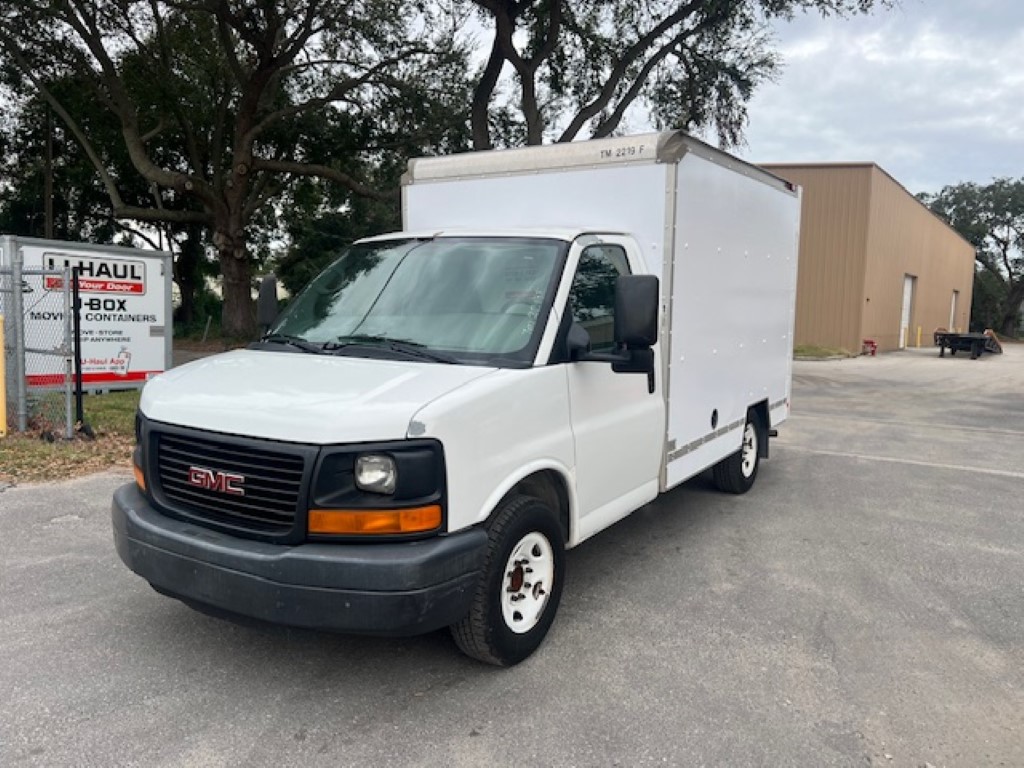 Camion usagé avec fourgon 2012 10 pi à vendre