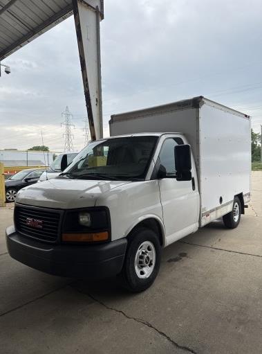 Used 2011 10 ' Box Truck for sale