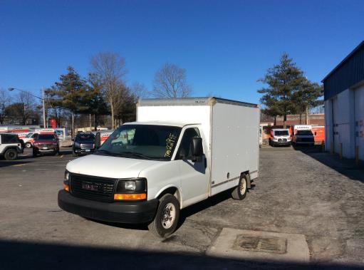 Camion usagé avec fourgon 2012 10 pi à vendre