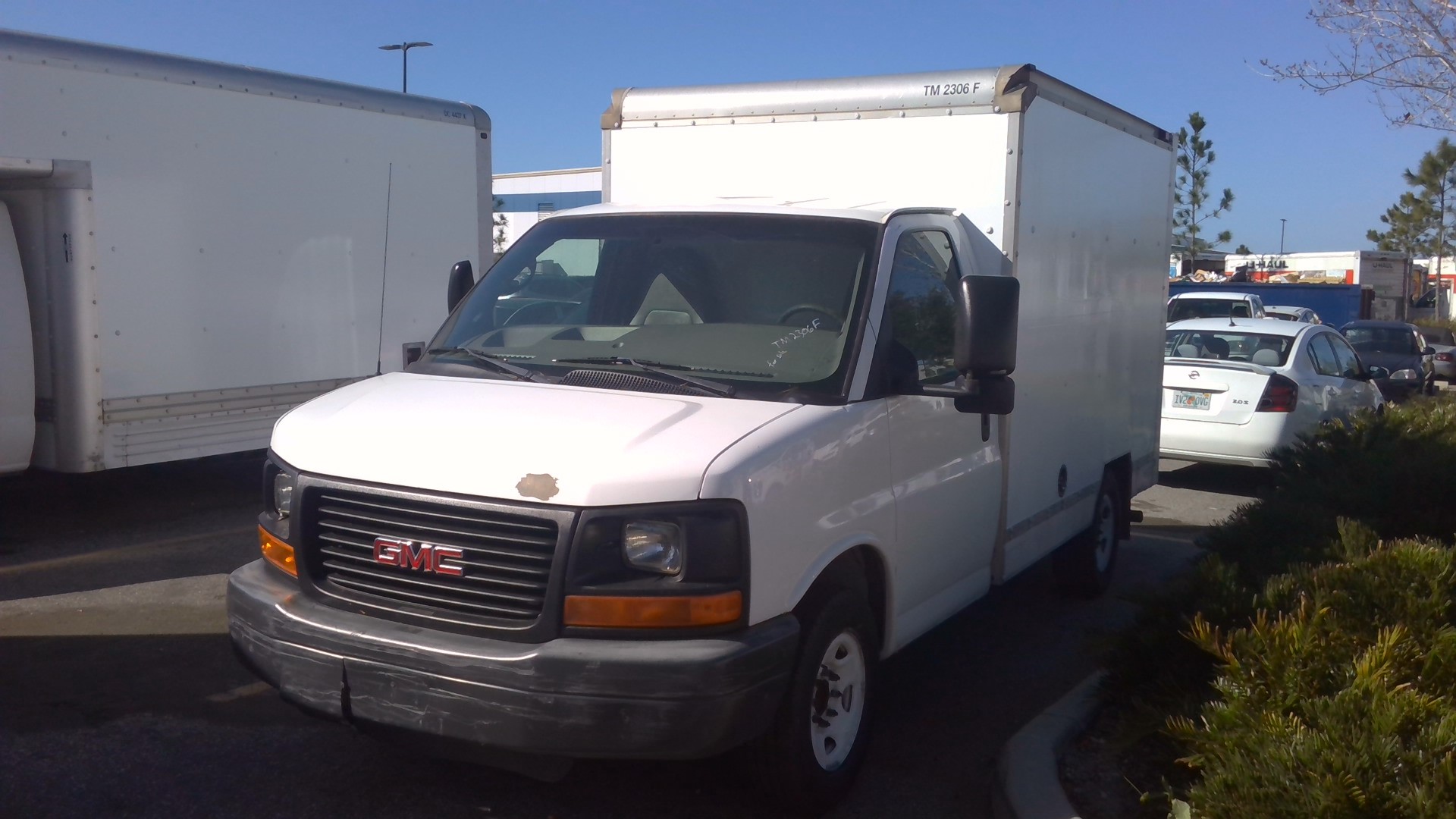 Camion usagé avec fourgon 2012 10 pi à vendre