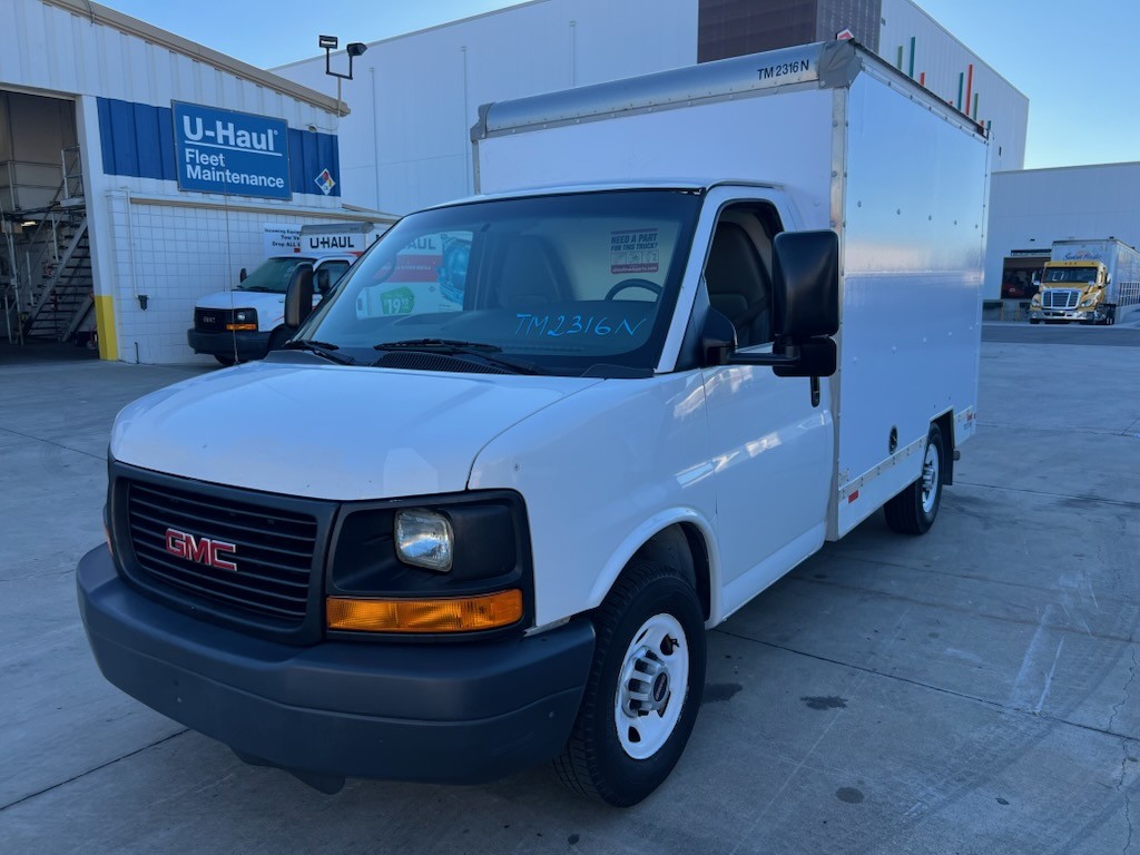 Used 2011 10 ' Box Truck for sale