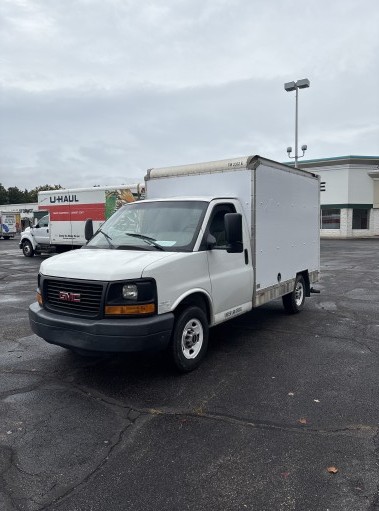 Camion usagé avec fourgon 2013 10&nbsp;pi à vendre