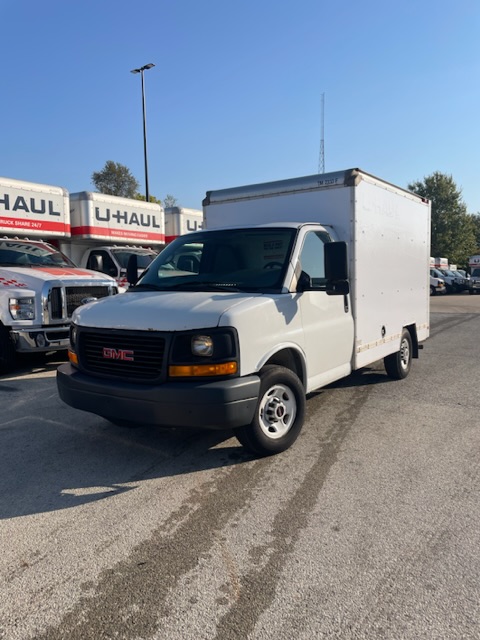 Camion usagé avec fourgon 2012 10 pi à vendre