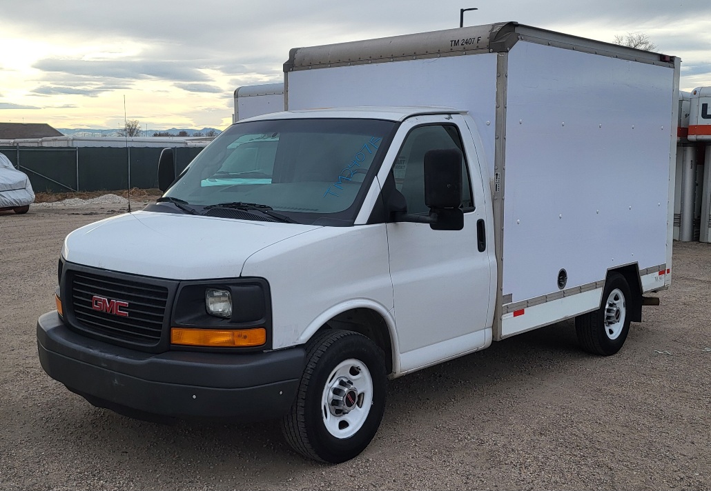 Camion usagé avec fourgon 2012 10 pi à vendre