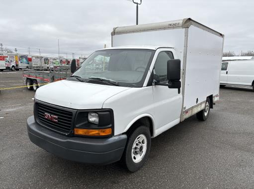 Camion usagé avec fourgon 2012 10 pi à vendre