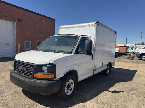 Camion usagé avec fourgon 2013 10 pi à vendre