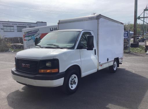 Camión con caja de 201310 ft usado a la venta