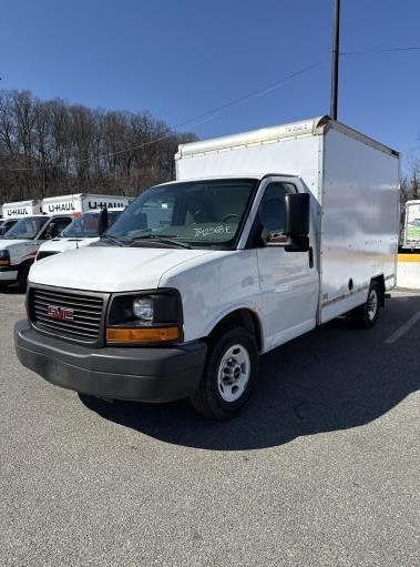 Camion usagé avec fourgon 2013 10 pi à vendre