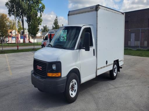 Camion usagé avec fourgon 2012 10 pi à vendre