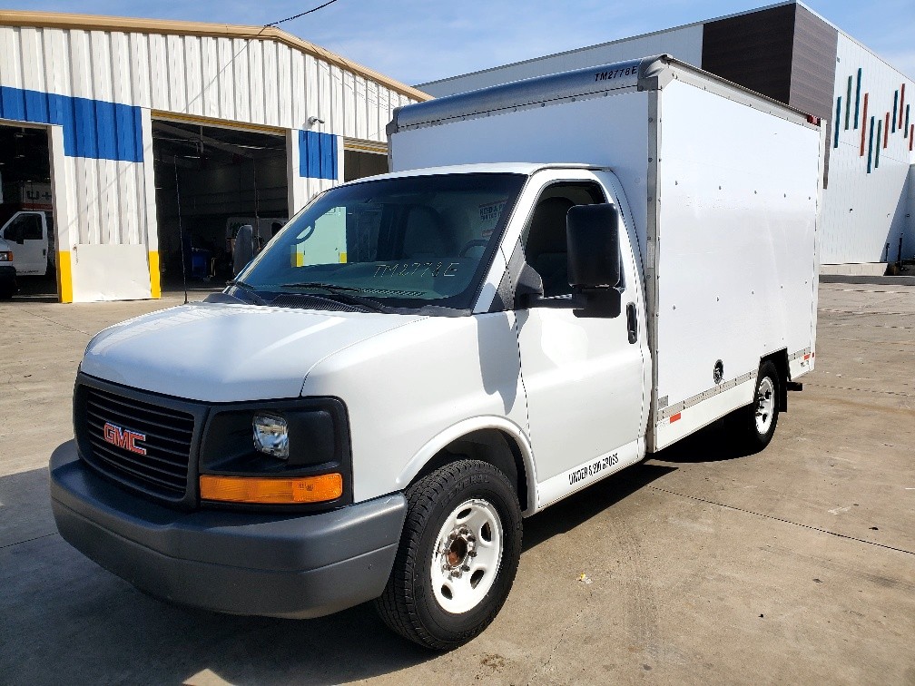 Camión con caja de 201310 ft usado a la venta
