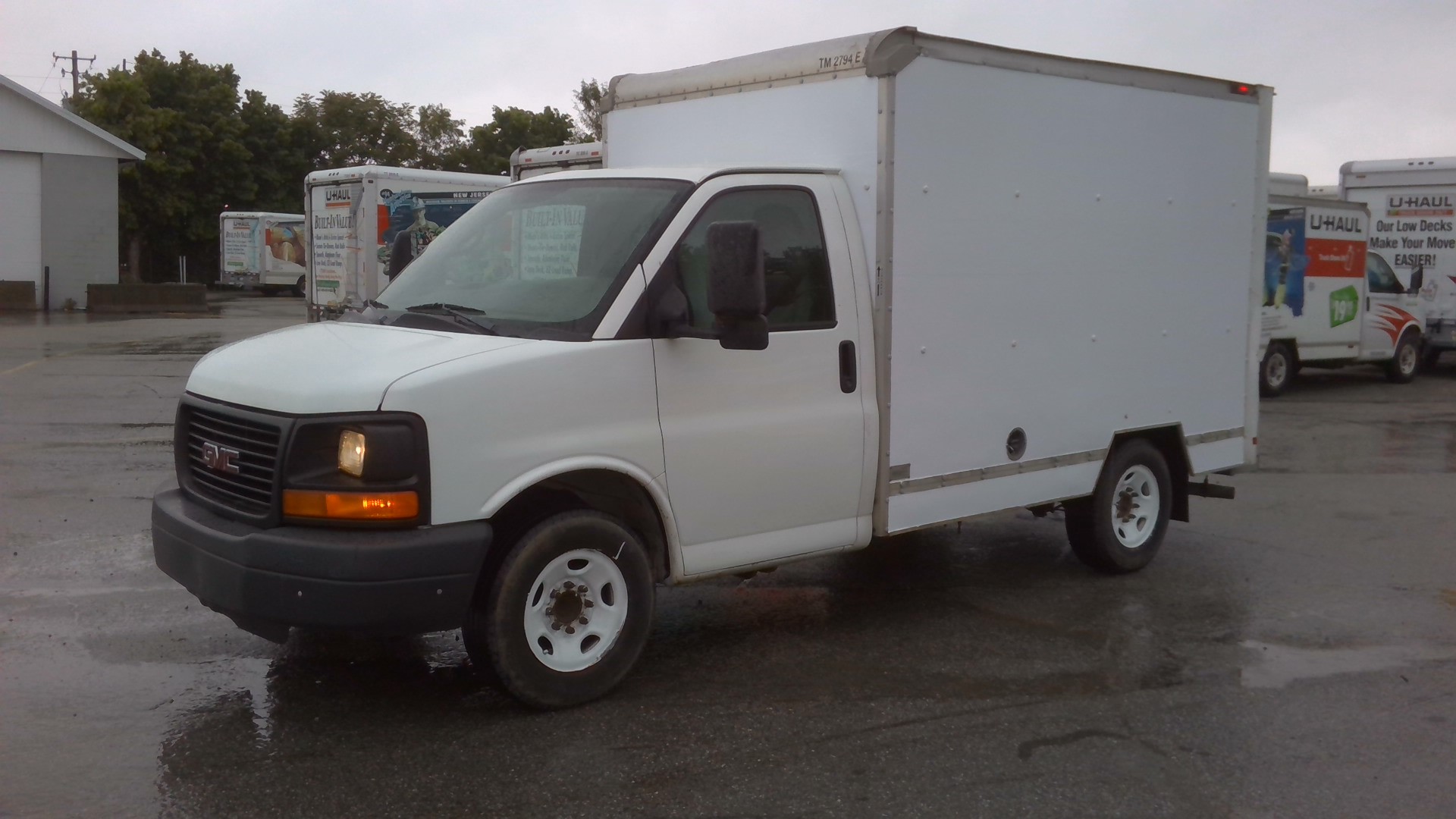 Camion usagé avec fourgon 2013 10 pi à vendre
