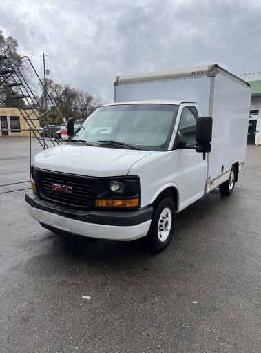 Camión con caja de 201210 ft usado a la venta