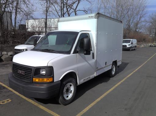 Camion usagé avec fourgon 2012 10 pi à vendre