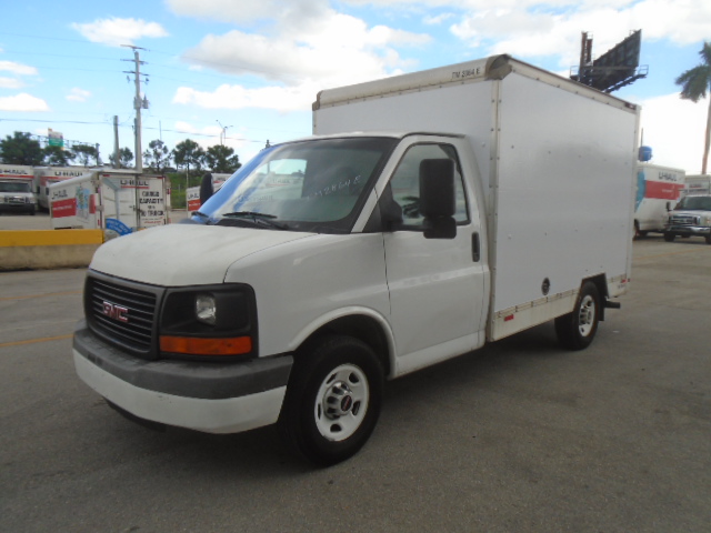 Camión con caja de 201310 ft usado a la venta