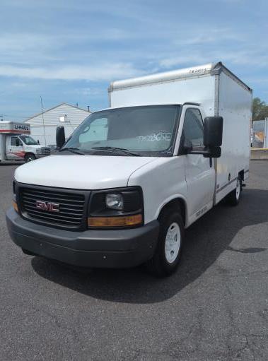 Camión con caja de 201310 ft usado a la venta