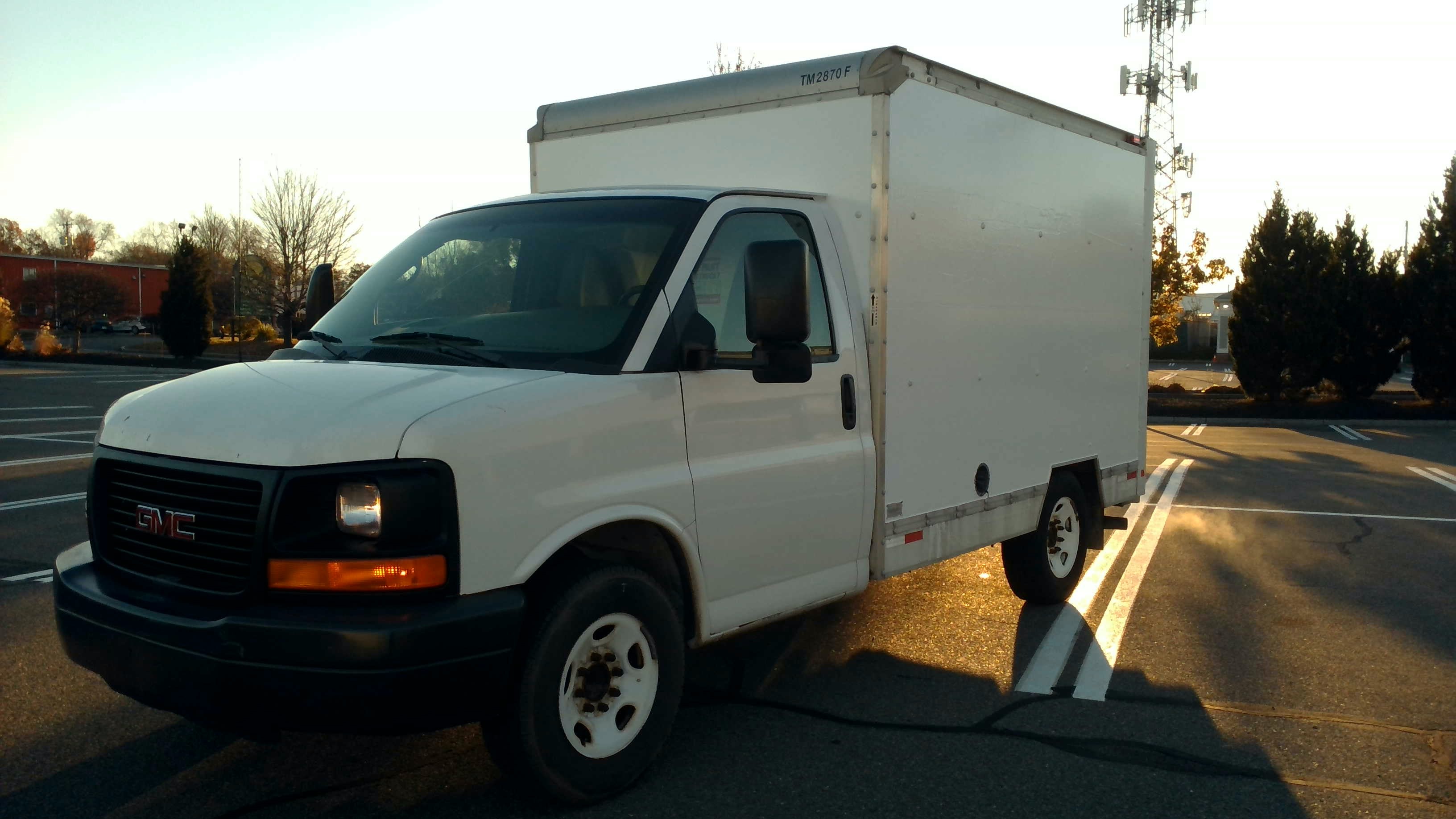 Camion usagé avec fourgon 2012 10 pi à vendre