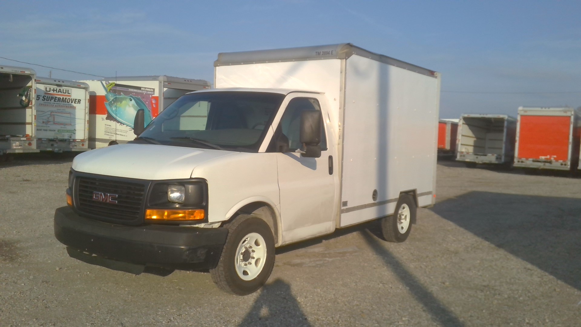 Camion usagé avec fourgon 2013 10 pi à vendre