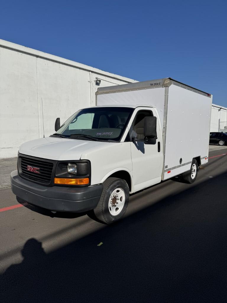 Camión con caja de 201310 ft usado a la venta