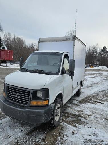 Camion usagé avec fourgon 2013 10 pi à vendre