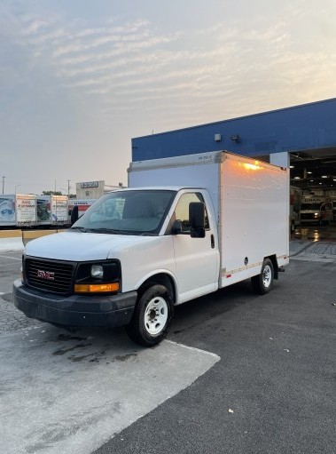 Used 2013 10 ' Box Truck for sale