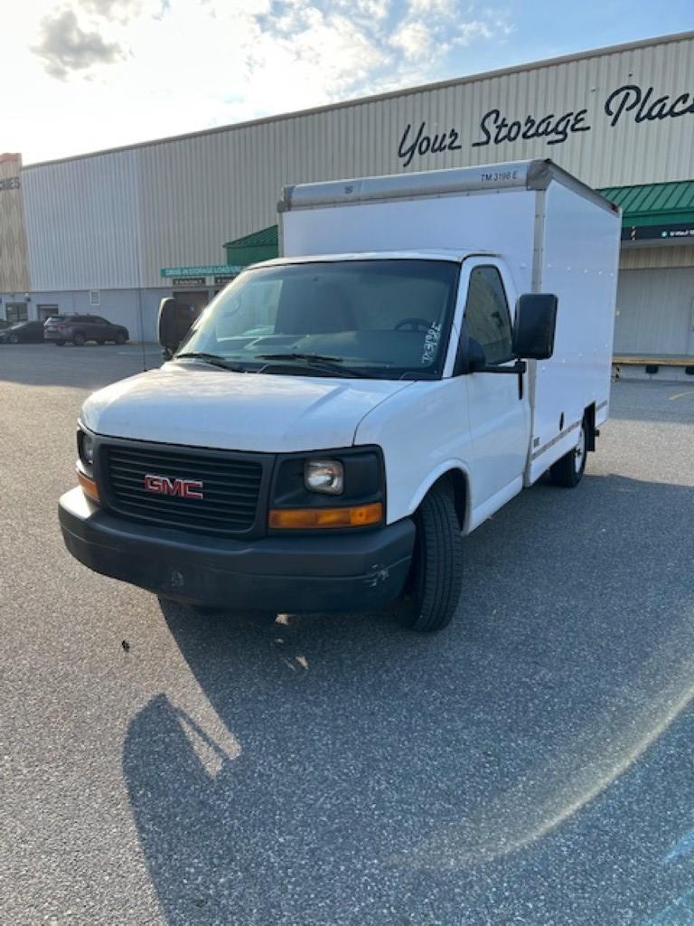 Camion usagé avec fourgon 2013 10 pi à vendre
