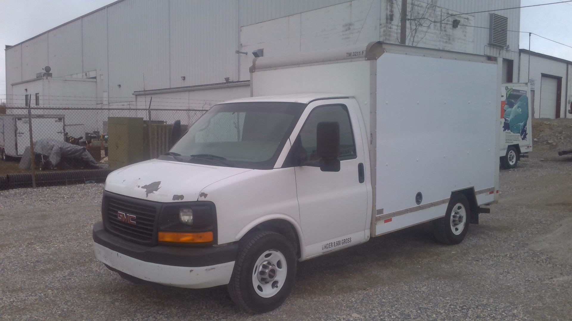 Camion usagé avec fourgon 2012 10 pi à vendre