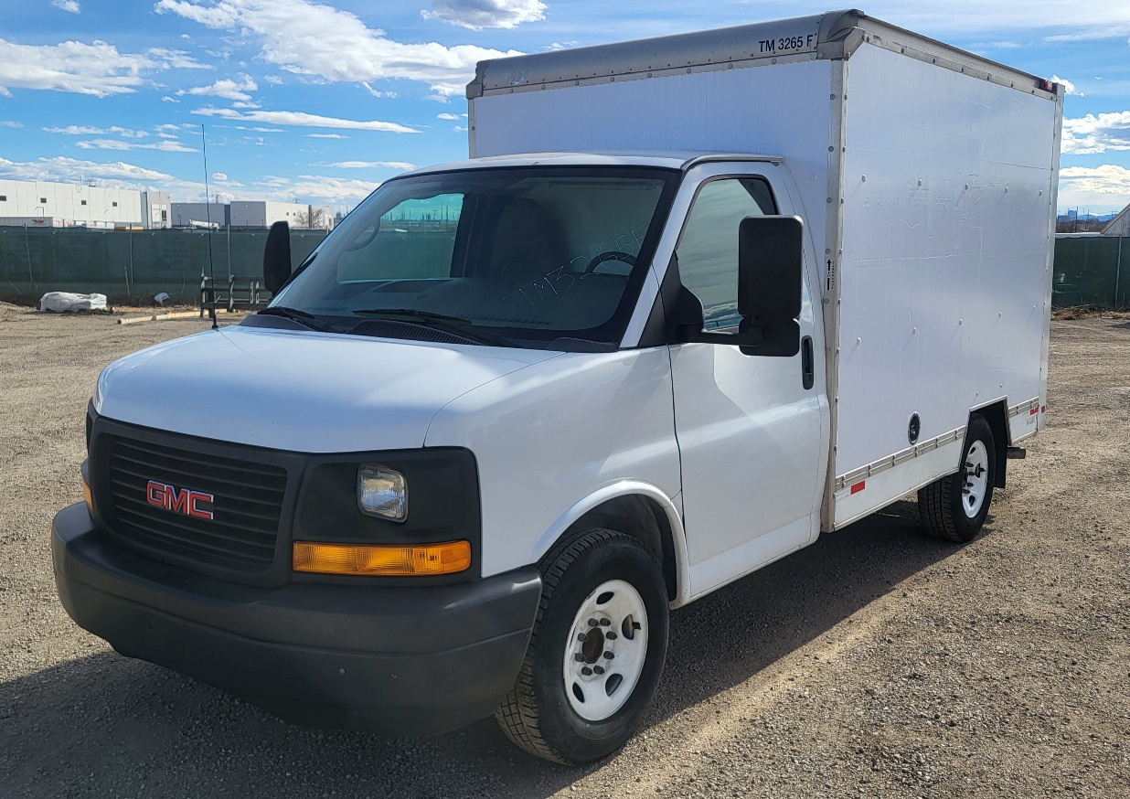 Camion usagé avec fourgon 2012 10 pi à vendre