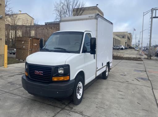 Camión con caja de 201310 ft usado a la venta