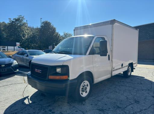 Camion usagé avec fourgon 2013 10 pi à vendre