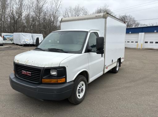 Camion usagé avec fourgon 2012 10 pi à vendre