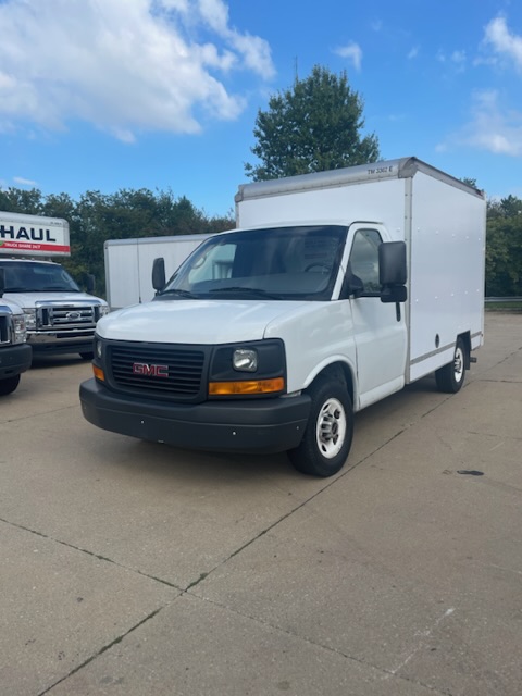 Camion usagé avec fourgon 2013 10 pi à vendre
