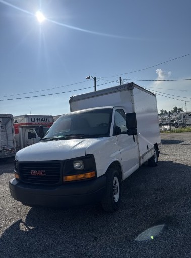 Used 2013 10 ' Box Truck for sale