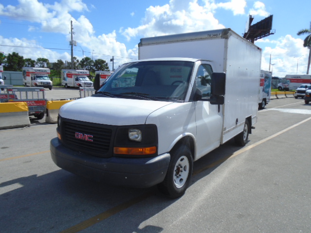 Camion usagé avec fourgon 2012 10 pi à vendre